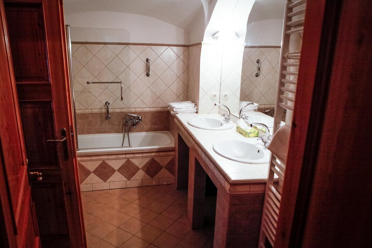 Erzsebet Pince Appartement Tokaj Buitenkant foto